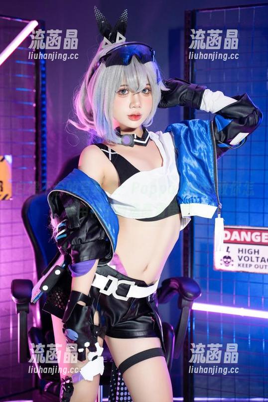 Poppa Chan 白裙不白的写真集:Poppa Chan教你怎样用裙子制造高清错觉。